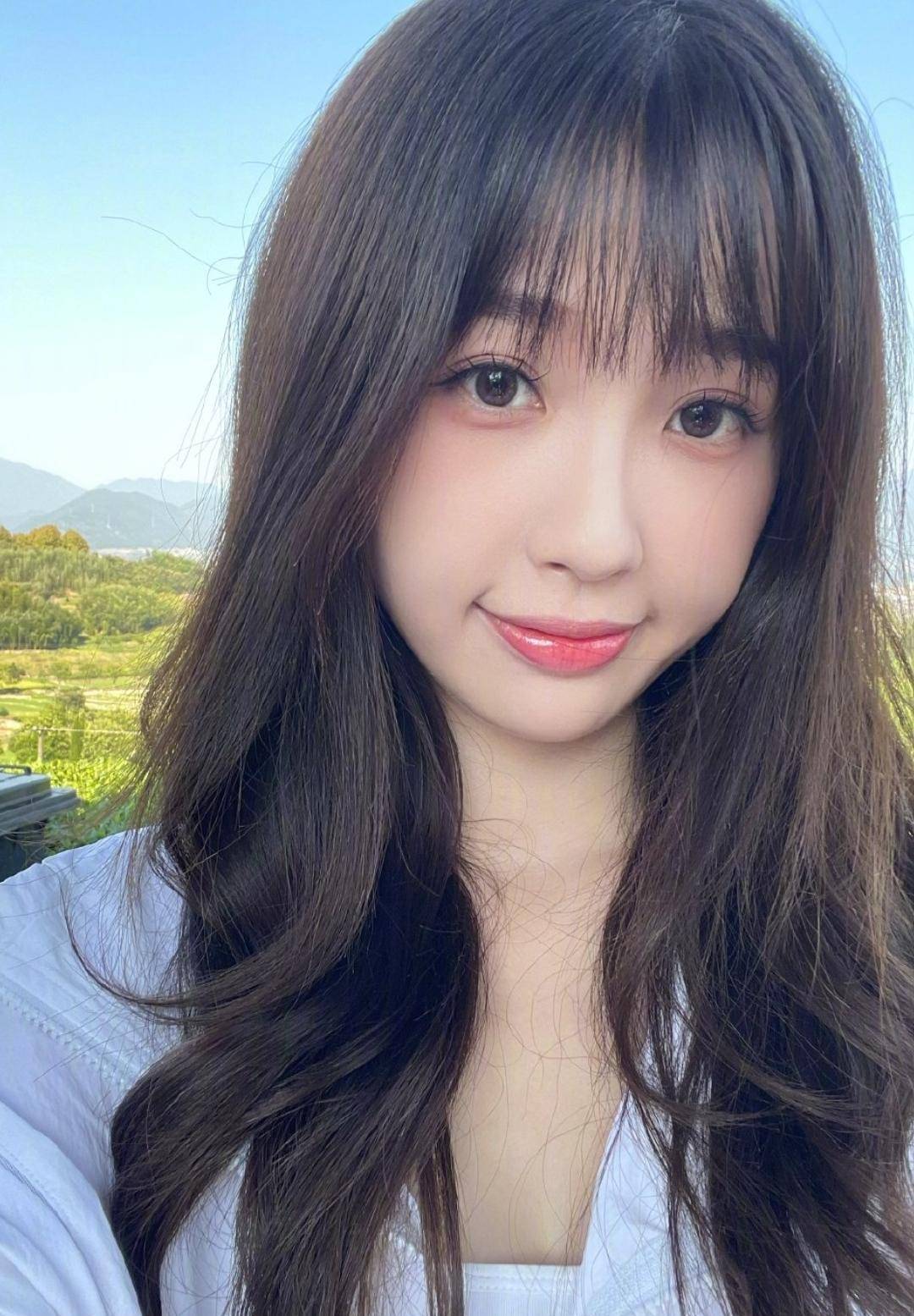 虞书欣新戏还没播就组cp营业,晒与张彬彬合影,贴脸,搂肩氛围感拉满