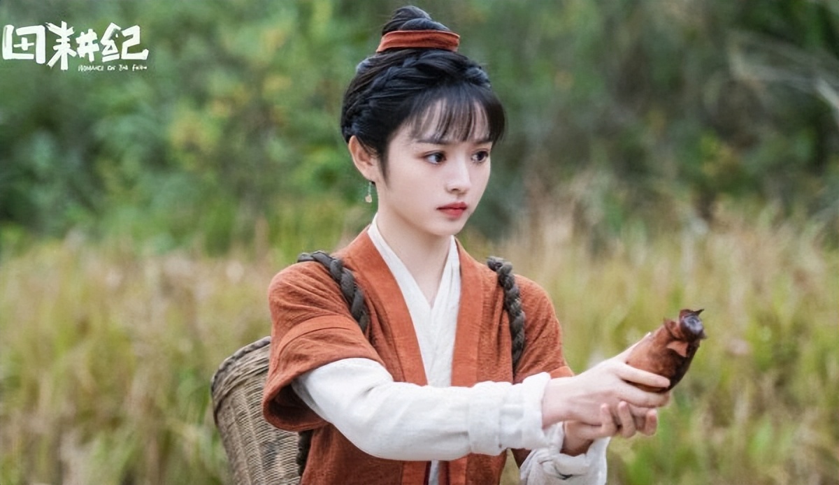 由曾舜晞饰演的男主沈诺的出现帮了连蔓儿很多忙,沈诺武功高强,为人