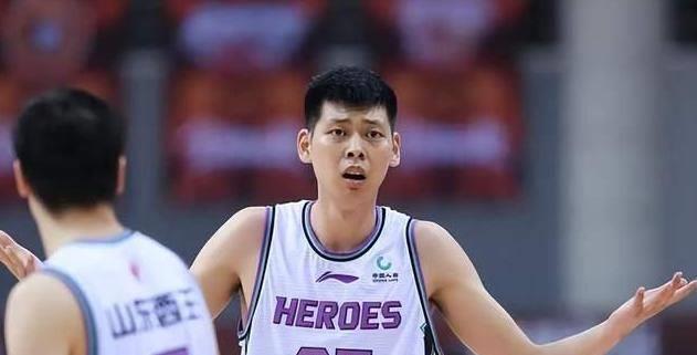 四川男篮的内线轮换方面,奥奎因,苏若愚和张大宇有些无法承受深圳男篮