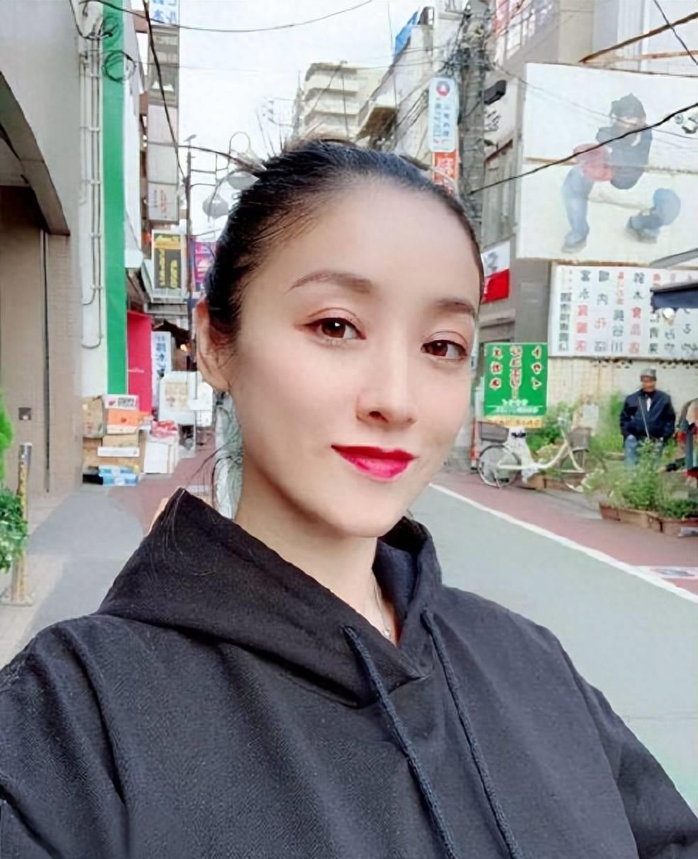 她本有大好前途,举报张艺谋超生,现在销声匿迹了_何珺_张伟平_王晓华