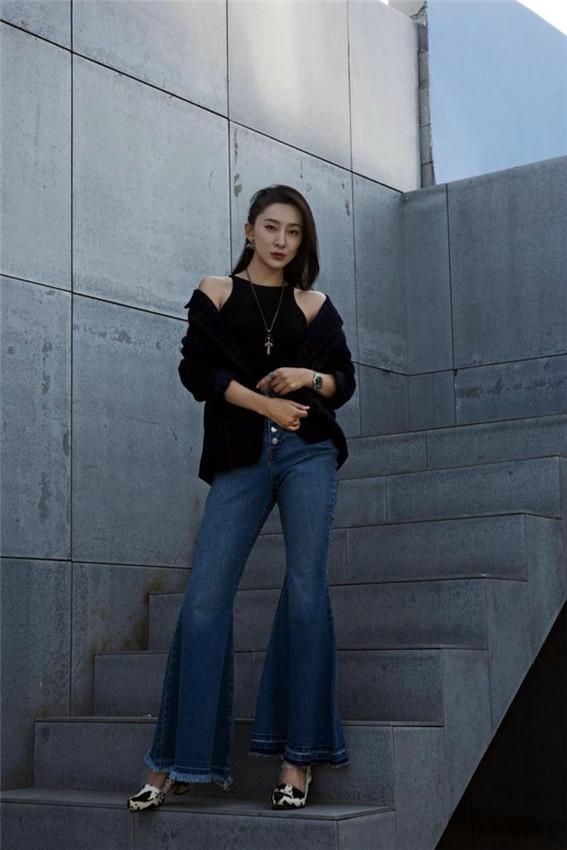 吉丽毕业于澳大利亚国家戏剧学院表演系,曾经饰演《环