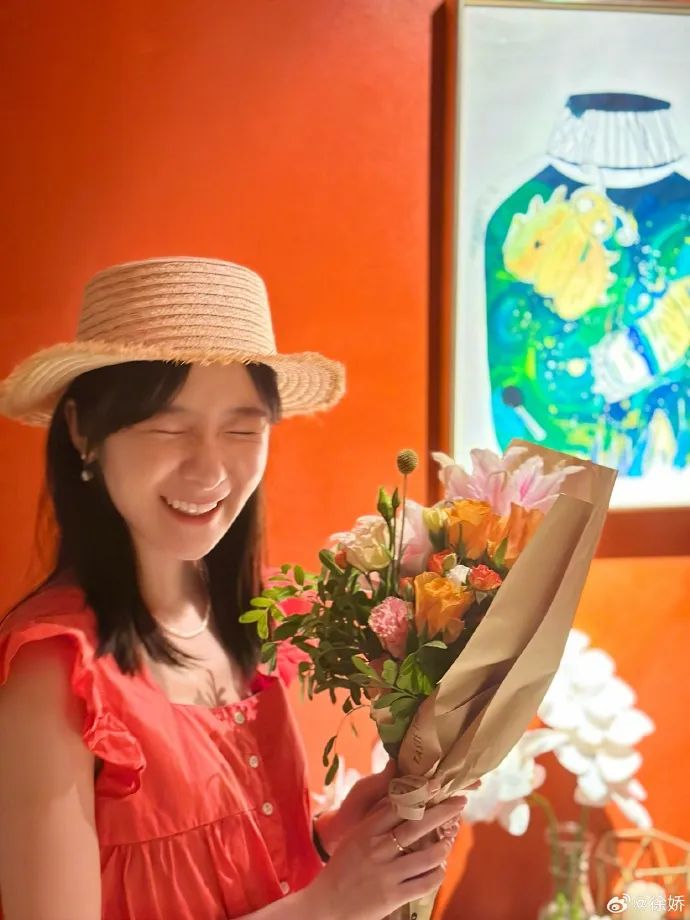 报道微博@徐娇,@咪咕圈圈,网络等版权归原作者所有,侵删[1] 鲁豫有约