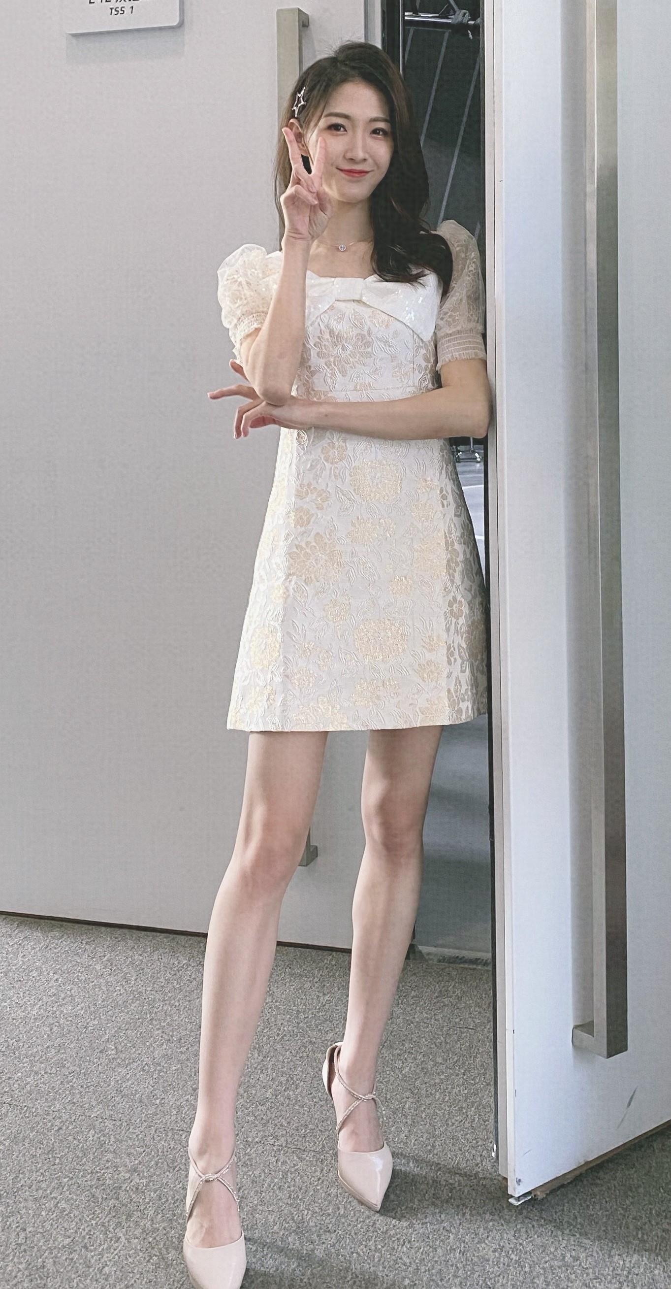 nba女子主播雪儿-1米72大长腿,高挑迷人,神似江疏影_解说_球迷_体育界