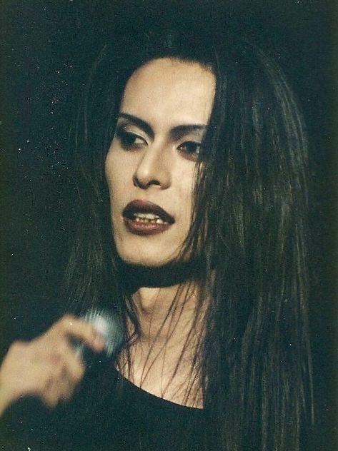 在演唱会飙高音倒地,曾被誉为初代撕漫男_樱井敦司_音乐_儿子