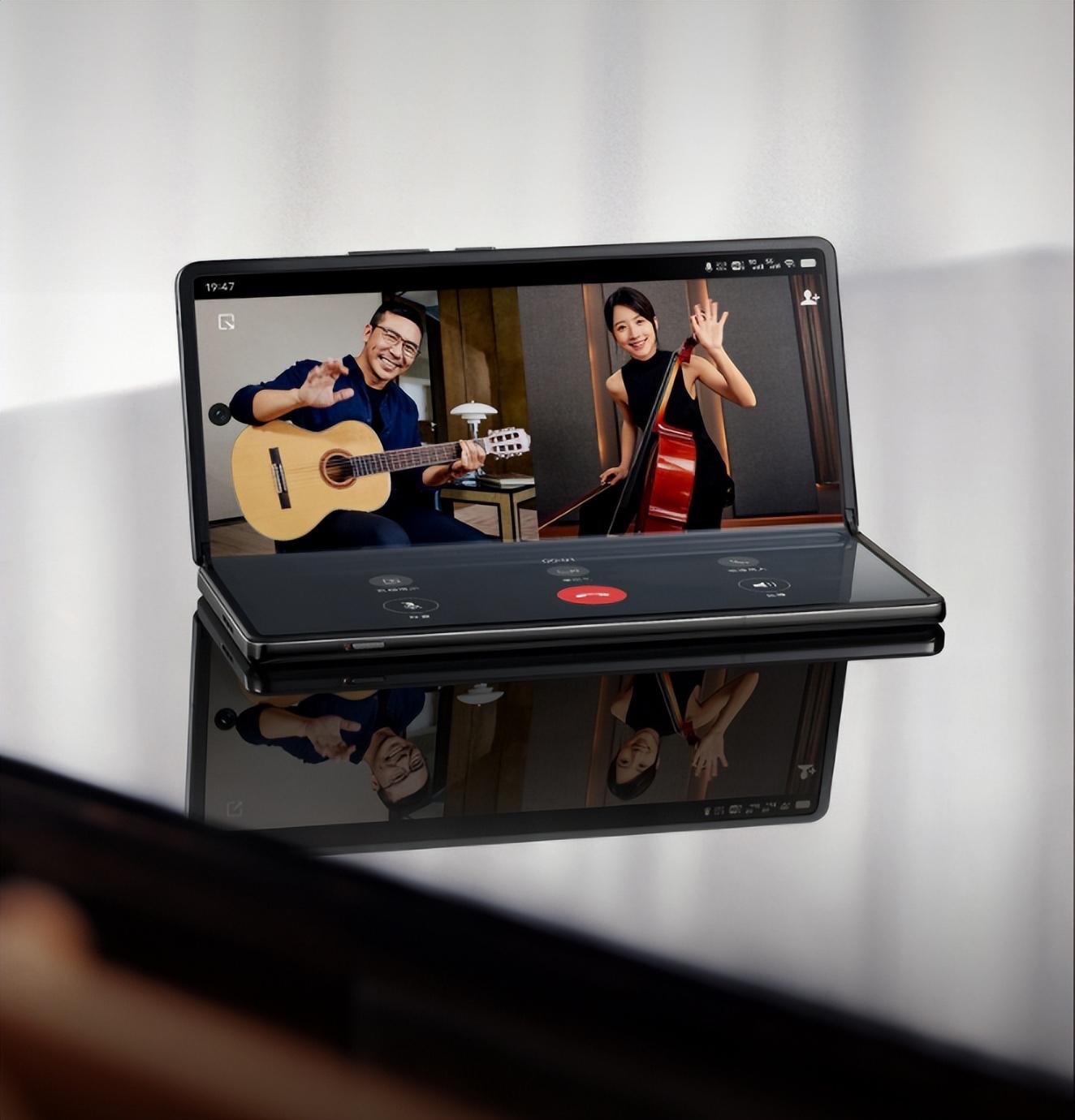 vivo x fold2也做了很多的适配和优化,包括常见的全局悬停,dock栏多