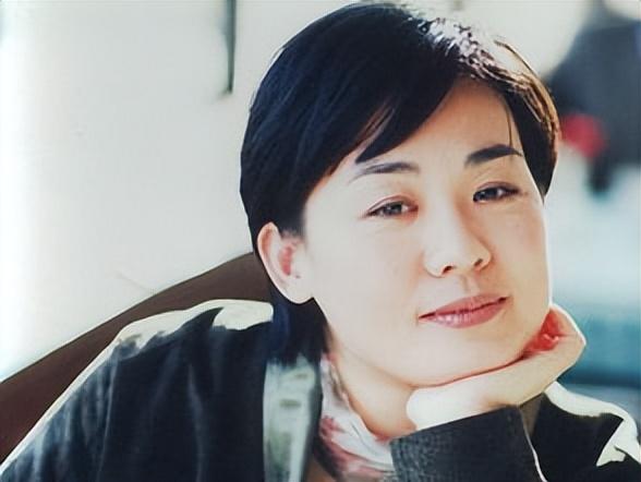 丛珊:凭《牧马人》一夜成名,爆红后放弃我们籍,如今过得怎样?