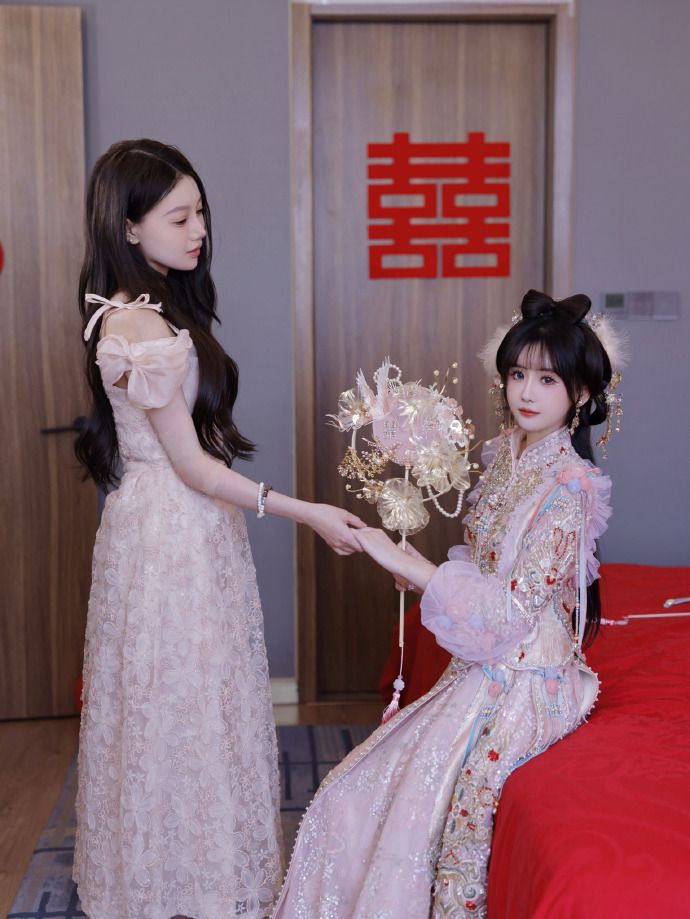 网红杨清柠婚礼细节曝光,婚房是豪宅,伴娘都是网红脸,集体抽烟_争议