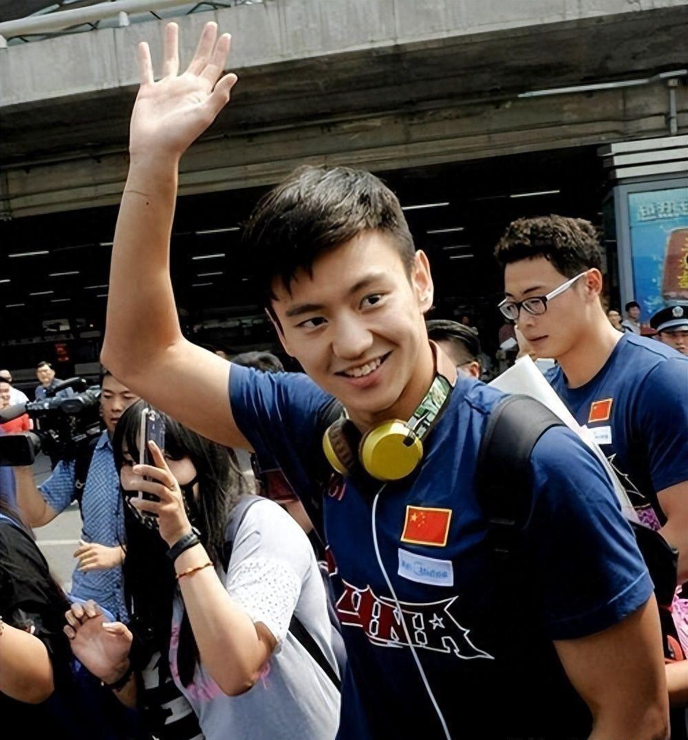 宁泽涛:他曾经是世界冠军,却巅峰退队,如今他过得怎么样?