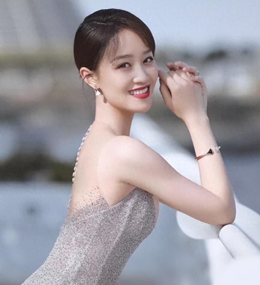 "招黑名媛"蓝盈莹:逼哭吴昕碾压章子怡,亿万家产不输王思聪_母亲_演技