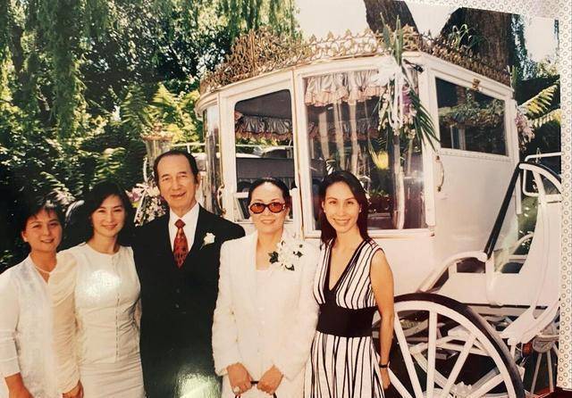 何超仪是10多个兄弟姐妹中最不争不抢的一个人,她不愿像大姐何超琼一