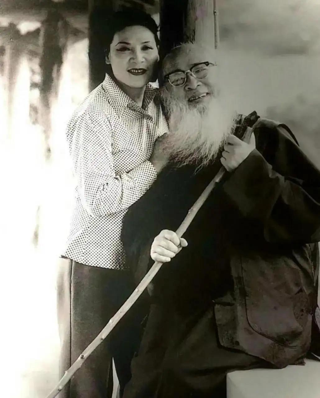 张大千的子女们,年纪大一点的,几乎没得到他的庇佑,反而因为张大千的