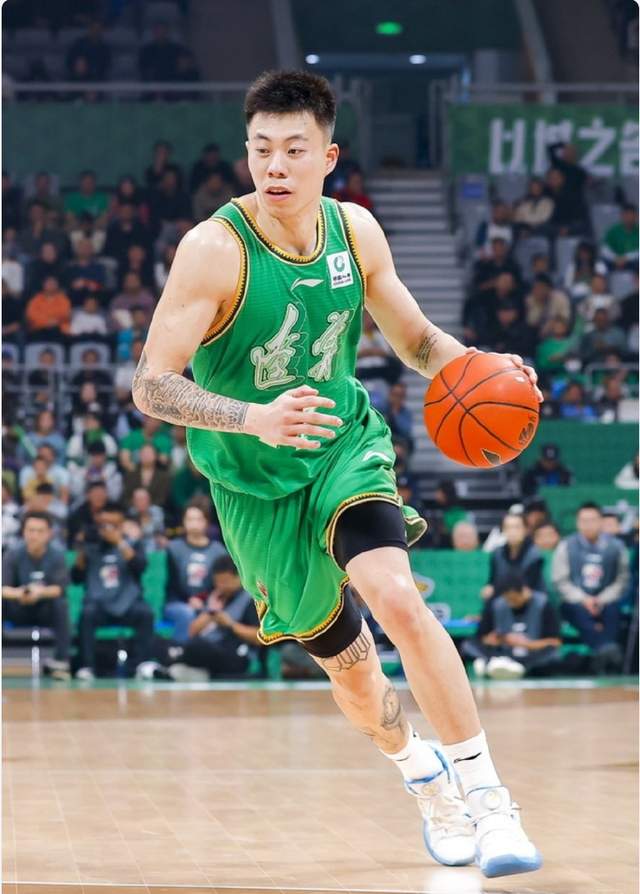上头有人!名记质疑张镇麟假摔:讲真 这球吹张镇麟沃特斯都违体好点-张镇麟视频