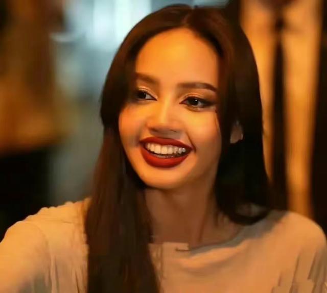 26岁lisa成为女版权志龙?