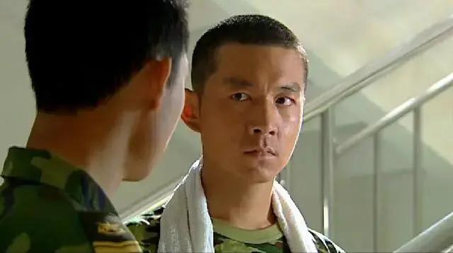 《士兵突击》伍六一:优秀就是藏起伤,继续奔跑_许三多_史今_训练