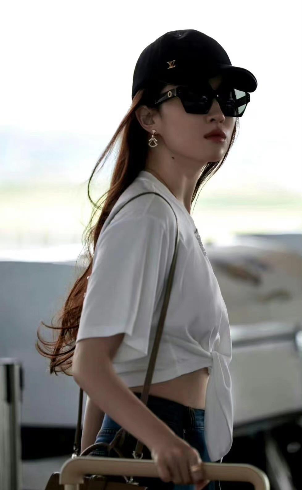 难得高调秀腰秀富_造型_连衣裙_时尚