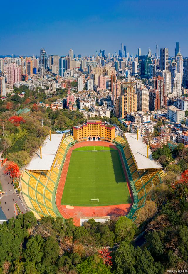2023年,广州队顶着中超八冠王和亚冠双冠王的头衔重返越秀山体育场.
