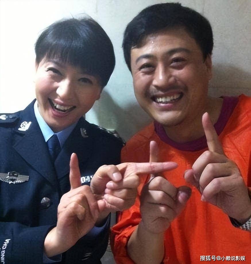 闫学晶46岁才生下女儿,为了保护圈外的丈夫,也没有大请宾客_父母_时候