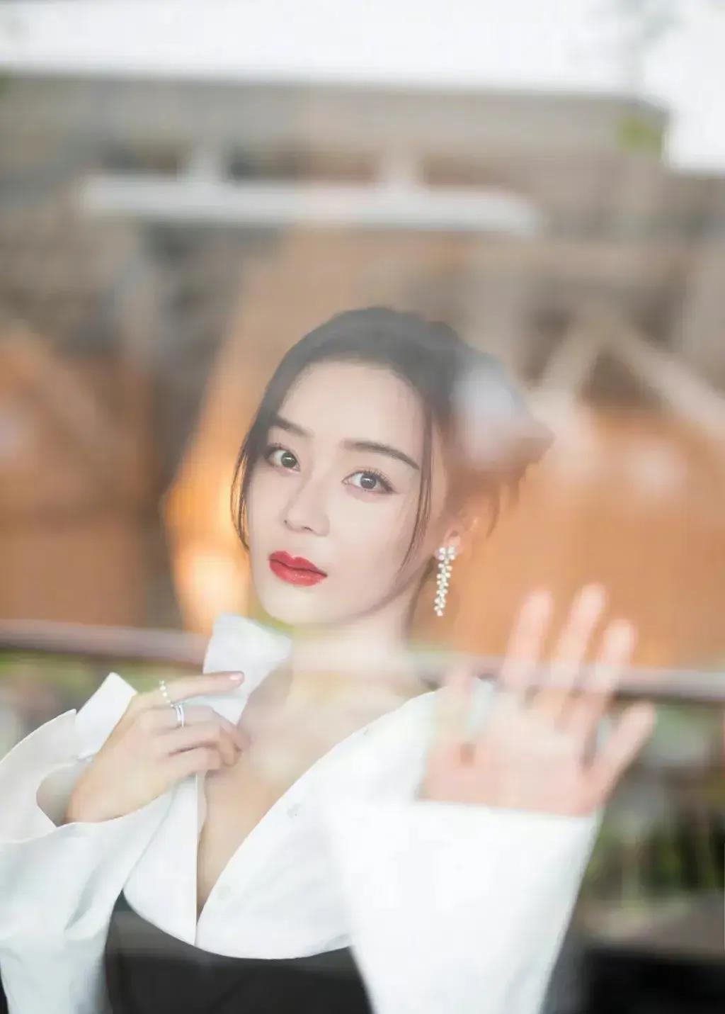 袁姗姗的爱情观:电光火石般的感情故事