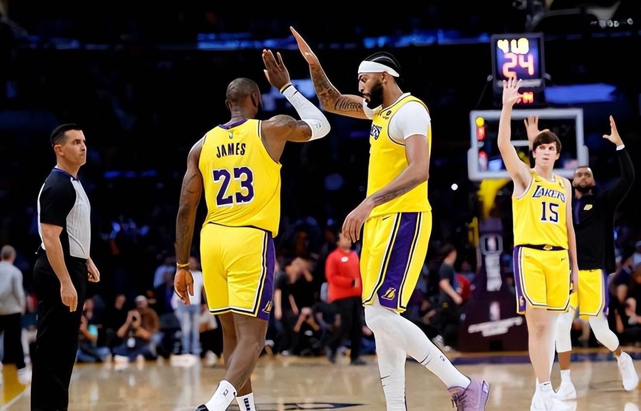 湖人内线核心:杜兰特是顶级得分手,我们只能不断对他进行干扰_戴维斯