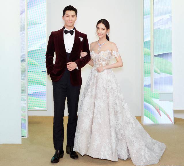 窦骁晒女友毕业证秀恩爱,何超莲开心喊话:帮你管钱呀_明星情侣_文字