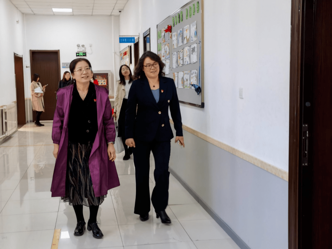 教科院顺义附小单红兵校长带队,袁倩主任,文婷副主任,骨干教师,教研