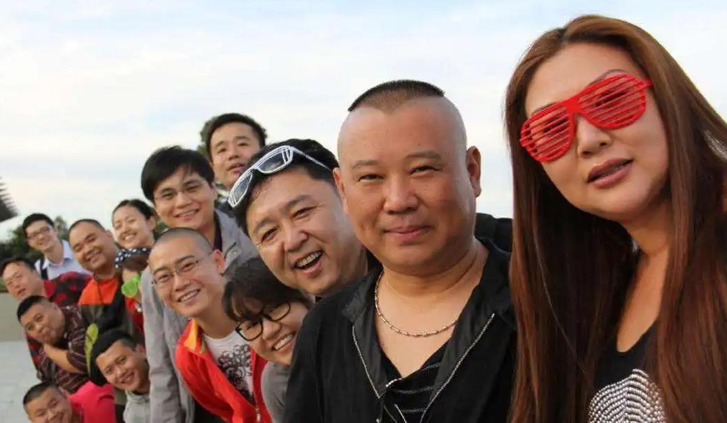 王惠:不顾家人反对嫁二婚郭德纲,卖车助丈夫事业,今拎7万块包_物质