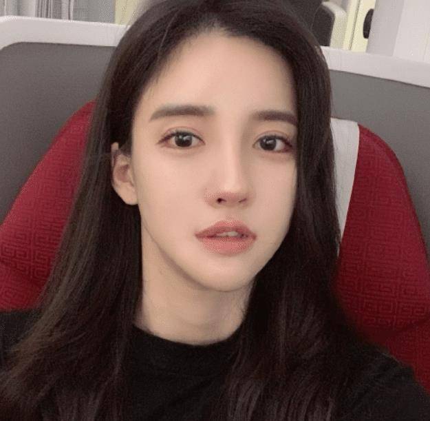 潘南奎大方晒素颜,为证没整容对鼻子做出这种举动,粉丝看懵了_视频