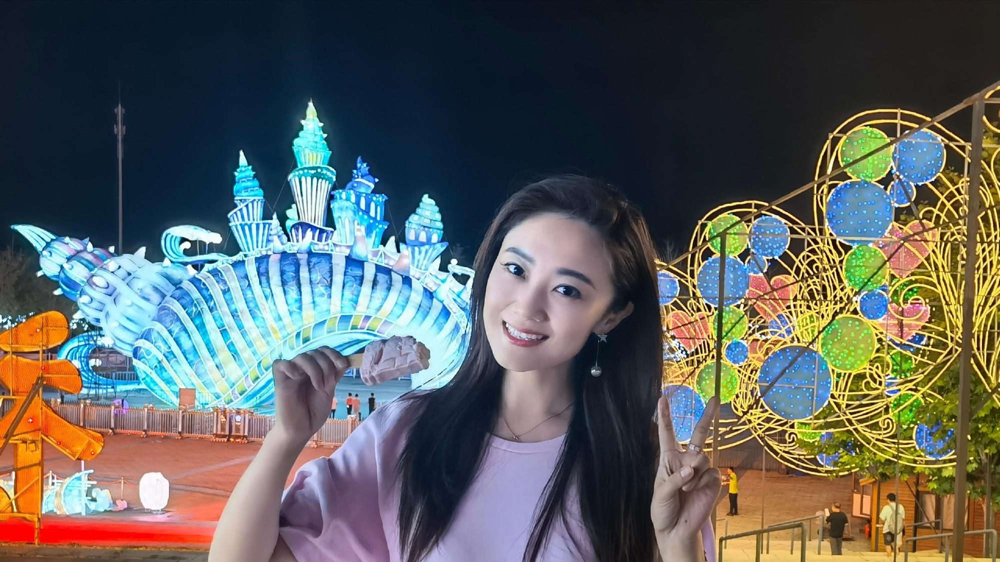 相比较王小玮在事业上的红红火火,自从王小海公布分手消息之后,工作室