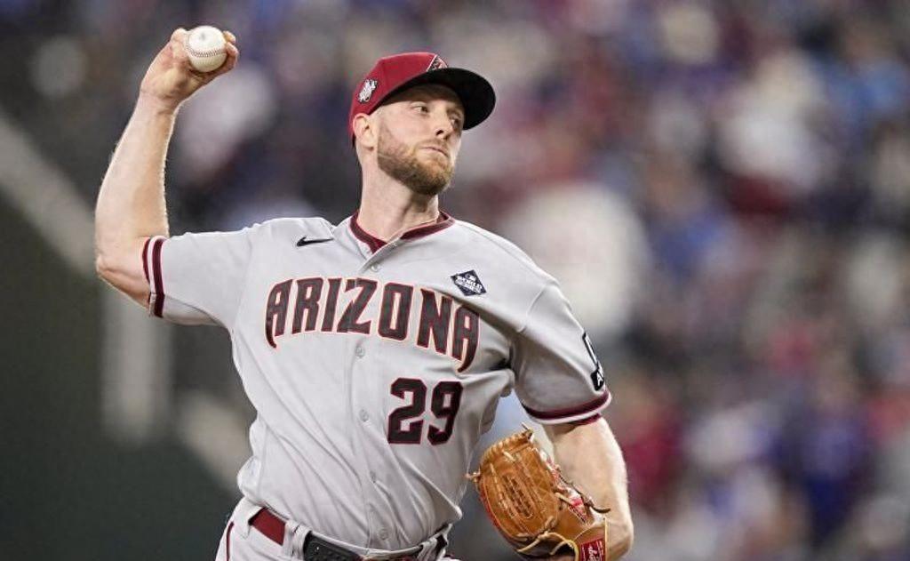 世界大赛g2,首战遭遇翻盘的响尾蛇再度先驰得点,第4局靠着莫雷诺