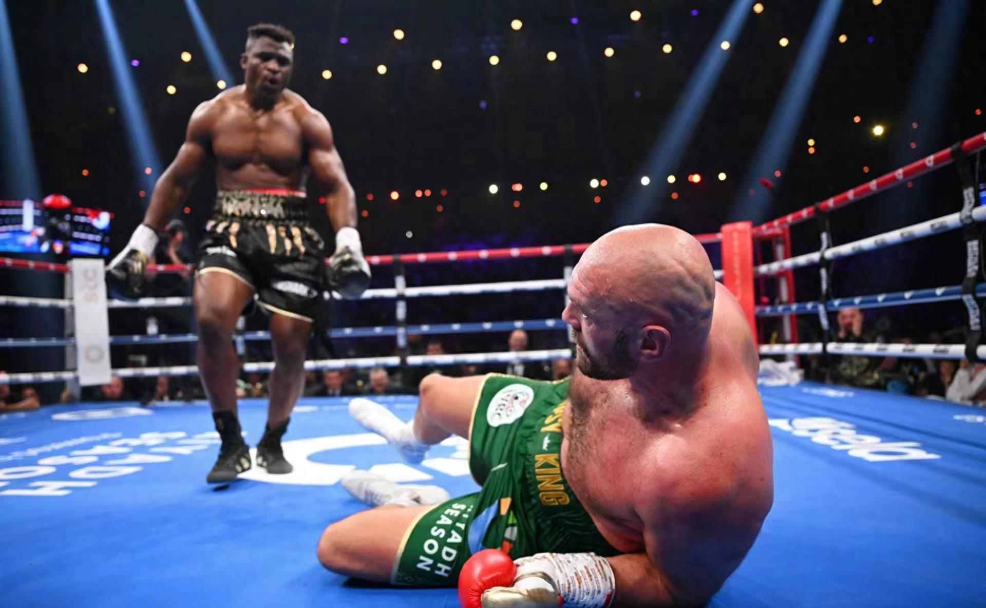 泰森看完都怒了!_比赛_一拳_拳击