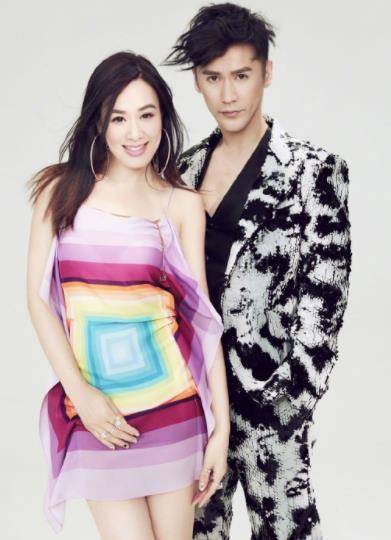 钟丽缇夫妇度假,38岁张伦硕戴耳钉太帅气,"额头吻"甜腻十足_老公_时候