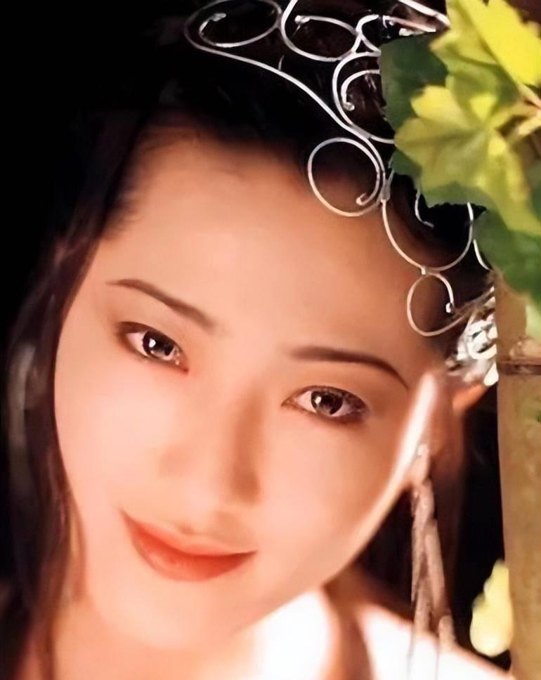 原创原创最美"潘金莲"杨思敏:19岁走红,28岁住豪宅,33岁却沦落卖拉面