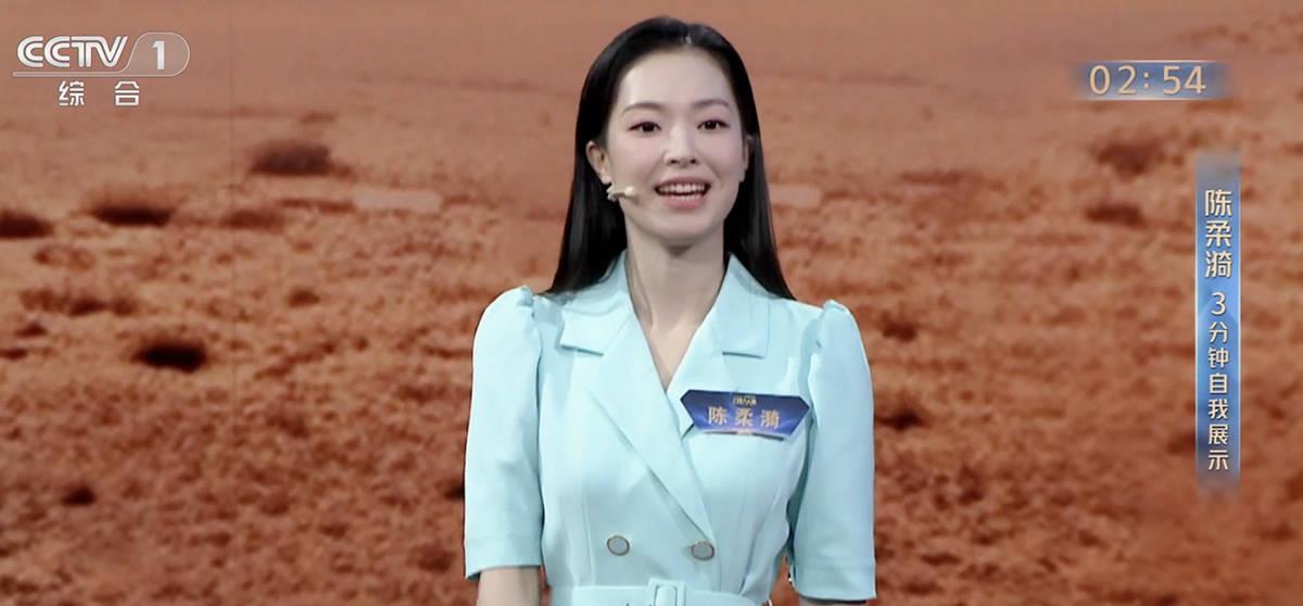原创主持人大赛:王航拿第一引热议,北大博士陈更惨遭淘汰,专业评审