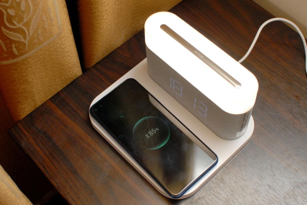 礼物分享：VFZ无线充电台灯，闹钟+时钟+无线充，好看好用又实用