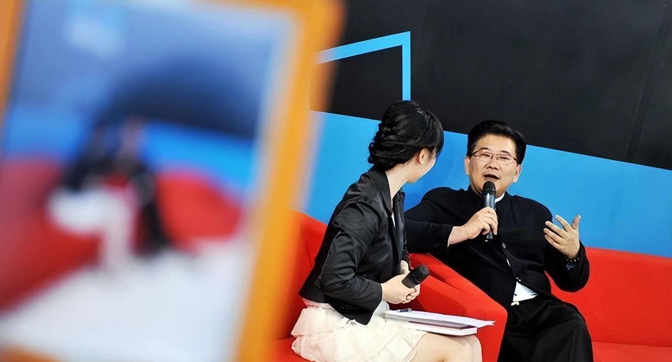 "上海第一主持人",为你揭秘曹可凡的双面人生_节目_形象_于涛