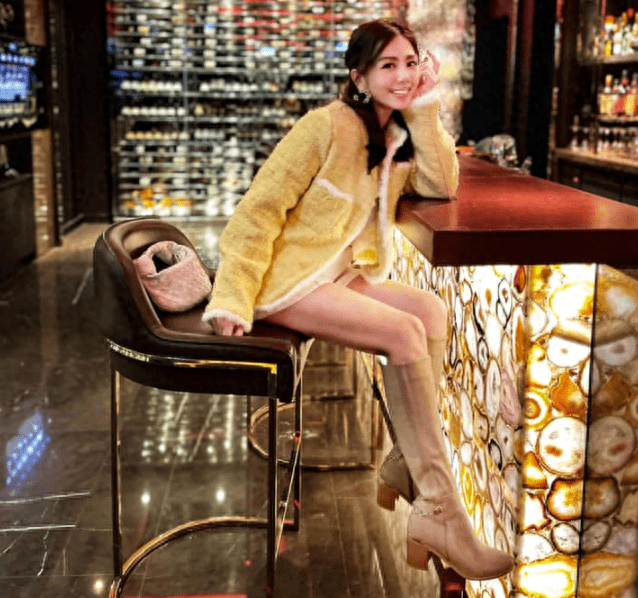 杨晨熙,靠空中瑜珈打高尔夫球维持好身材_感情_运动_因为