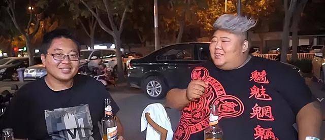 原创560斤河北小伙侯钰:6岁吃7碗米饭,娶妻生子后狂吃月入几十万元