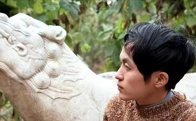 顾城独子小木耳:被姑姑带到国外,10岁曾回国,一生不知父母是谁_谢烨