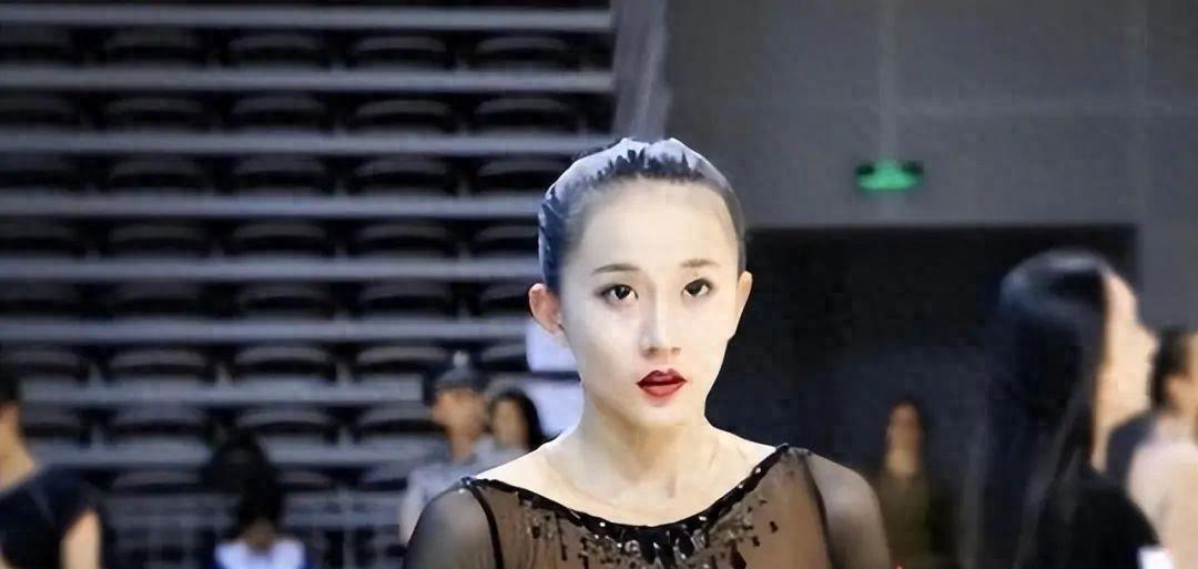 因一张照片走红,退役后拒绝进入娱乐圈去当教练_李莹念_女孩_大白杨