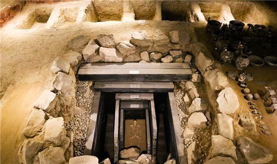 安徽工人挖出一战国古墓,出土一件国宝,考古家大呼:逆天文物_铜鼓_失