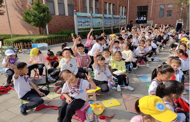 青岛升平路小学秋季运动会隆重举行_比赛_家长_同学