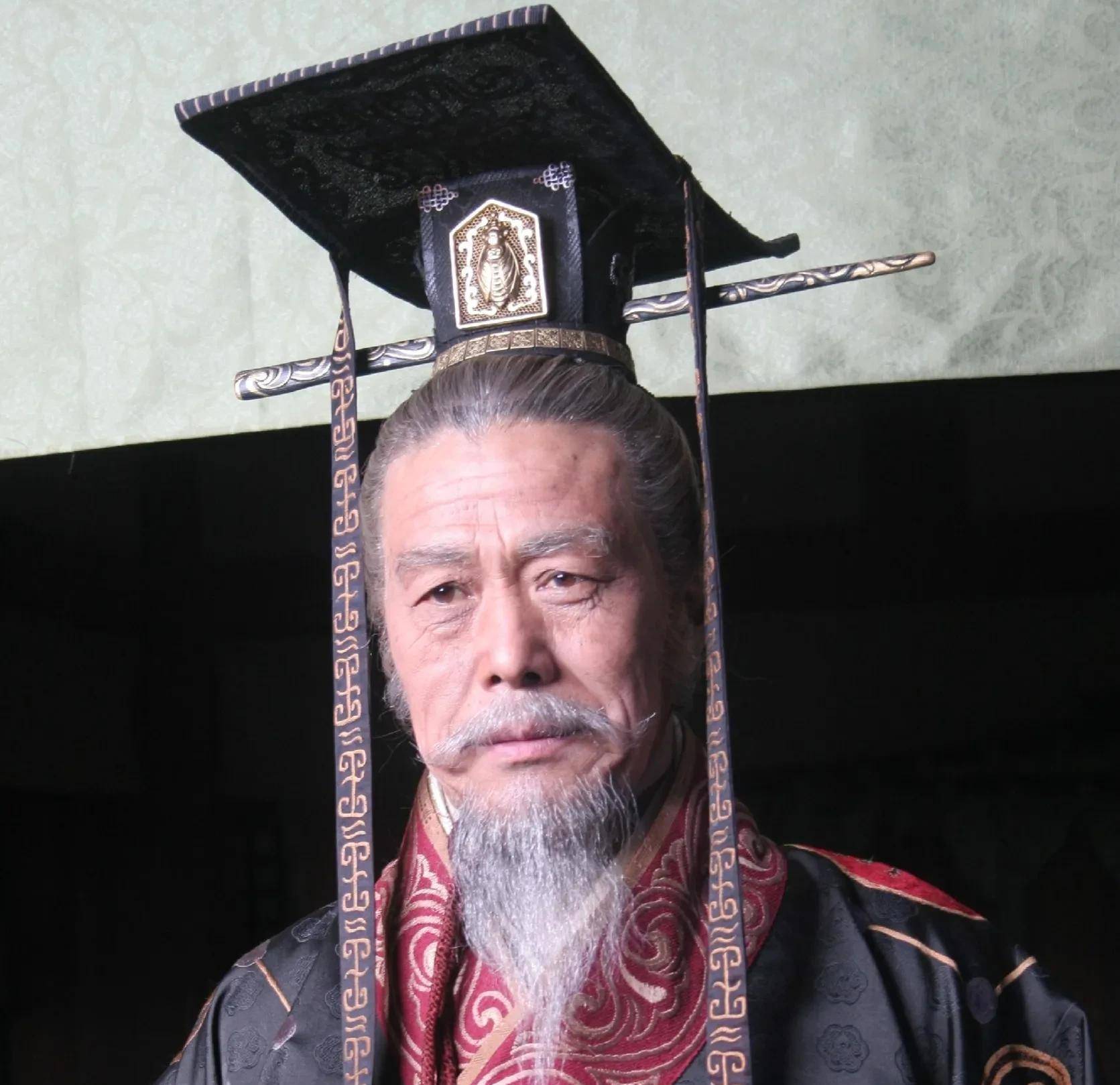 "(李渊是陇西成纪人,今属甘肃省;凉球:甘肃方言,意指人傻,没出息)唐