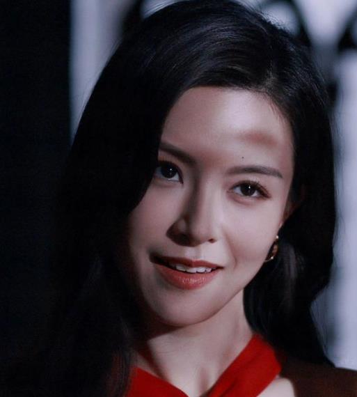 这部电影不仅给文咏珊带来了新的机遇,还伴随着各种丰富多样的资源.