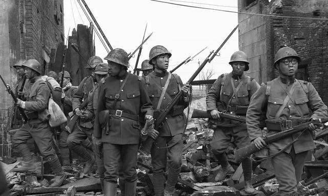 日军在南京制造屠杀惨案以后一两个月才开始处理尸体,要寺庙也派两个