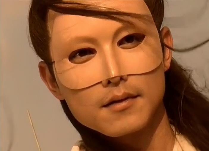 当他摘掉时,弹幕:还是戴上吧_郭襄_古天乐_版本