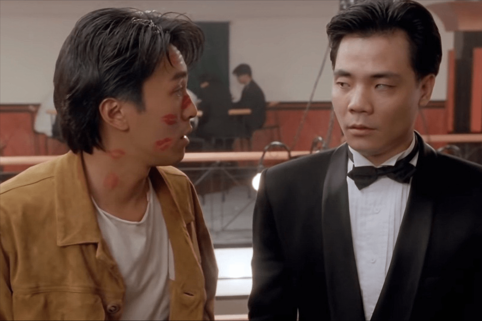 当年他是周星驰的电影《赌圣》系列里拥有特异功能的配角,与周星驰