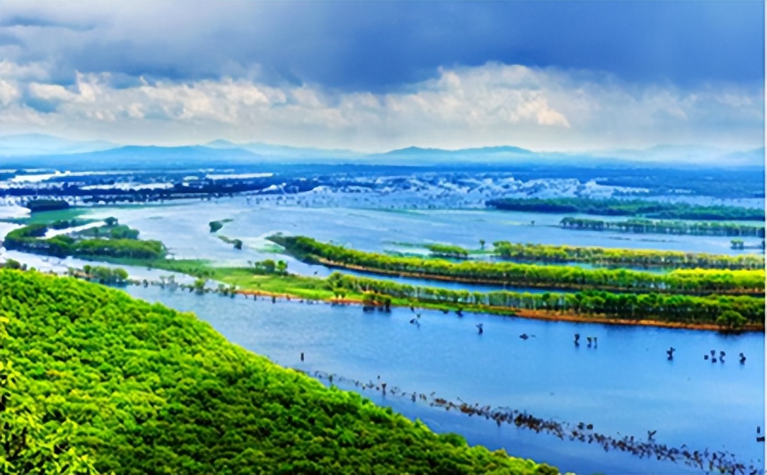 鸡西拥有兴凯湖湿地,珍宝岛湿地和东方红湿地三大国际重要湿地,世界