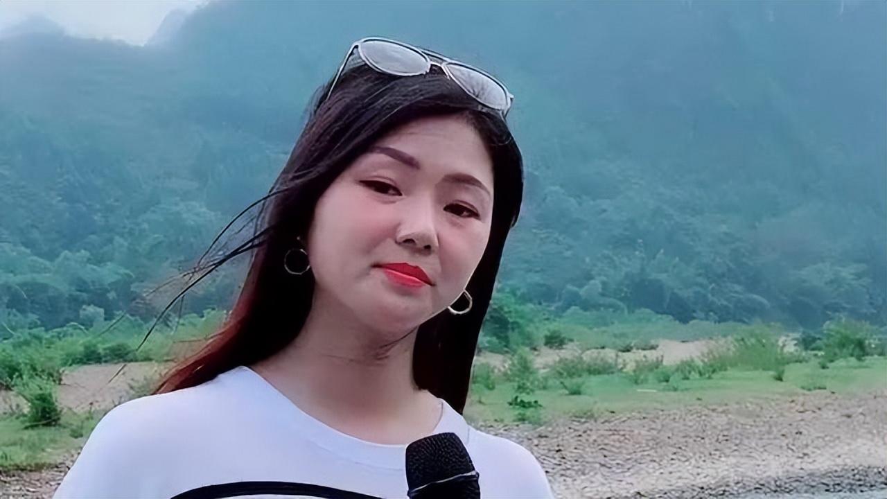 600多万粉丝网红歌手罗姣,回家乡主持文艺晚会优美歌声让人陶醉_直播