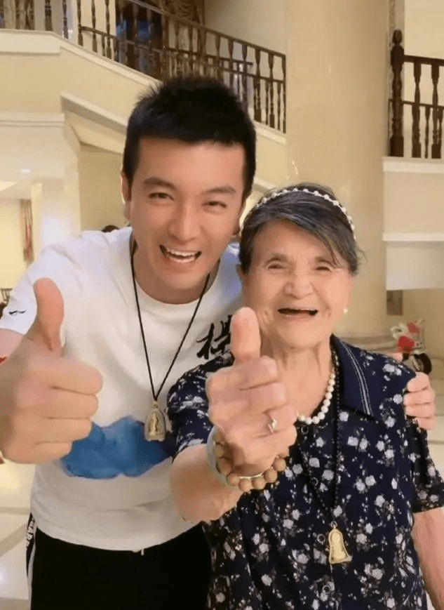 杨子的母亲刘丽芹:前儿媳陶虹太强势,黄圣依是她心中的完美儿媳_生活