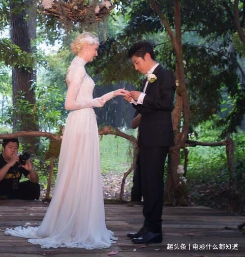 "凡尔赛大师"撒贝宁的开挂人生,和他身后的4个女人_谢娜_康辉_节目